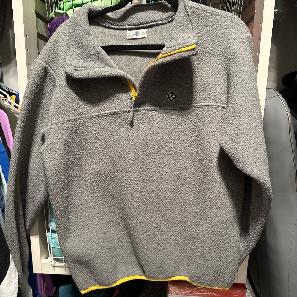 Volunteer traditions fleece 1/4 zip pullover size small